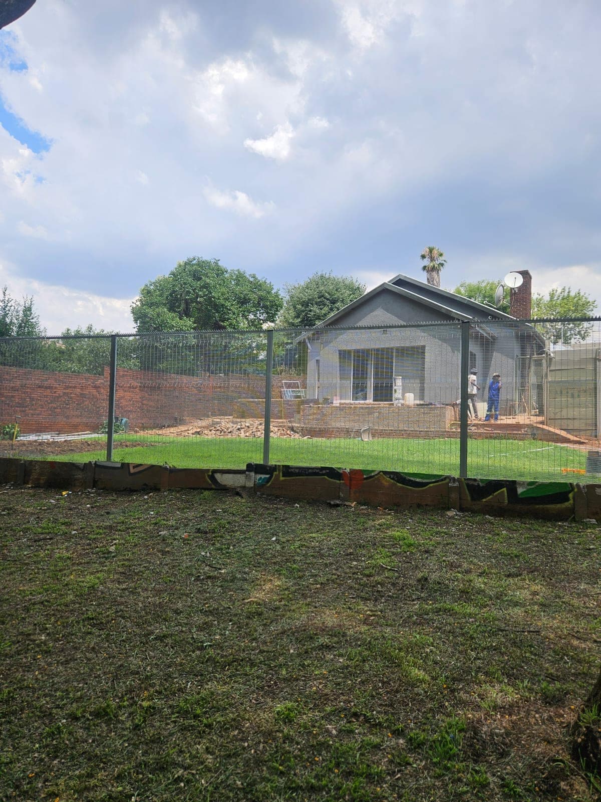 Palisade fencing